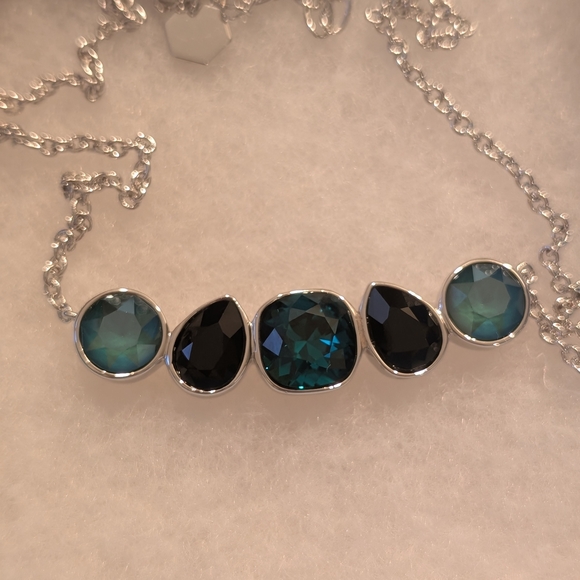 Jewelry - Elegant Silver and Blue Necklace